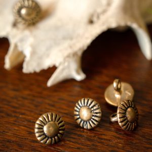 Bronzen knopen 1450-1600, set van vijf stuks