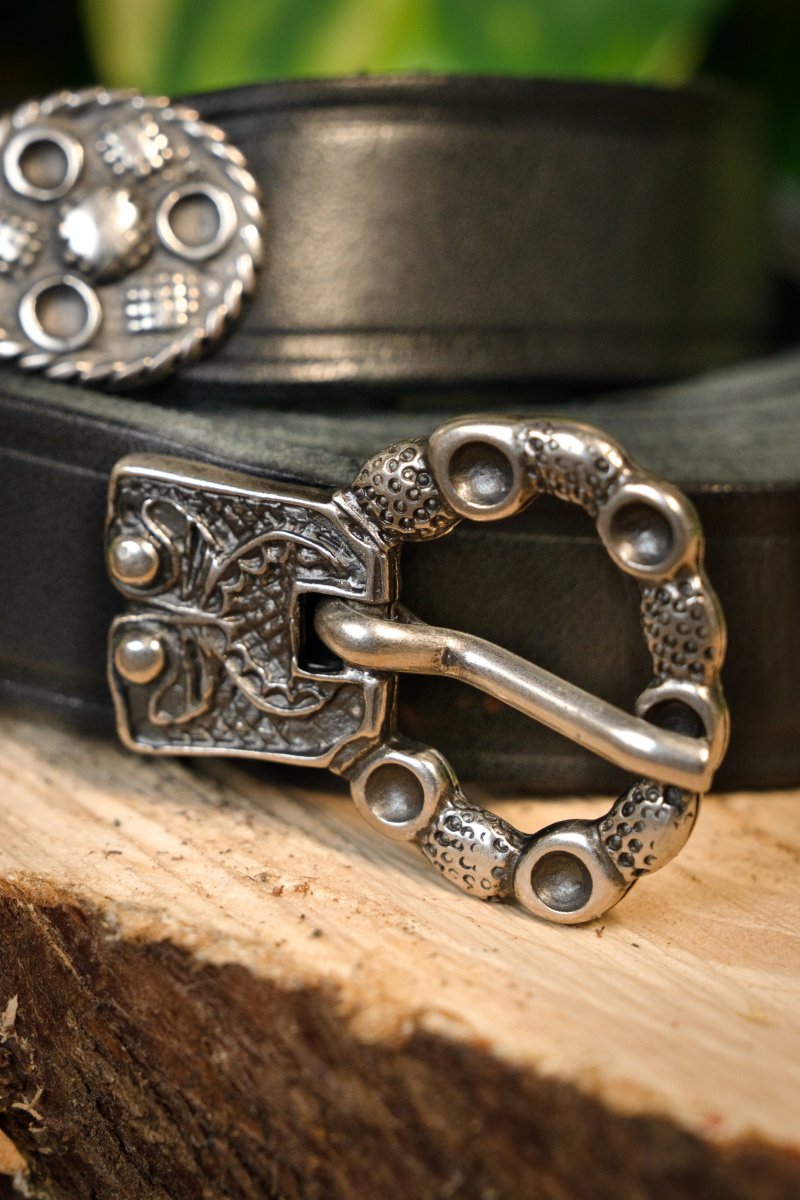 15e eeuwse riem met riemeinde (London), zwart leer, verzilverde gesp, 165 cm - Image 3