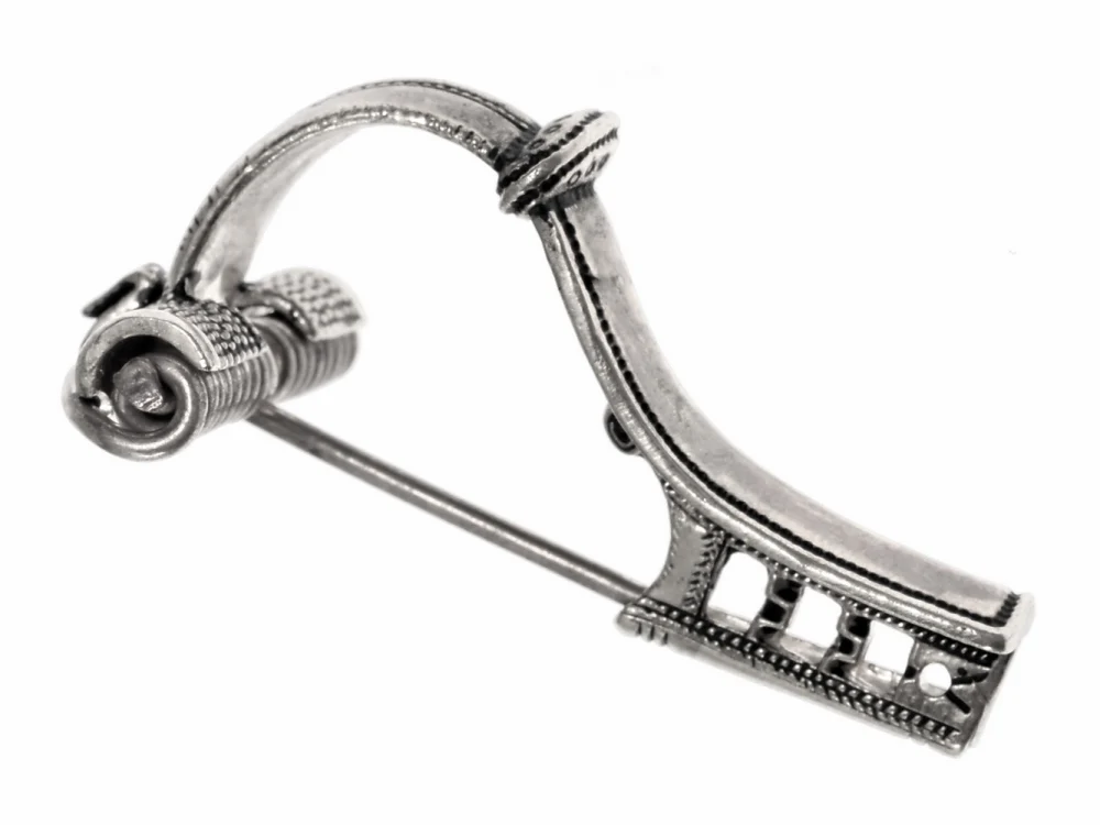 Germaanse rolkapfibula, Putensen, verzilverd brons