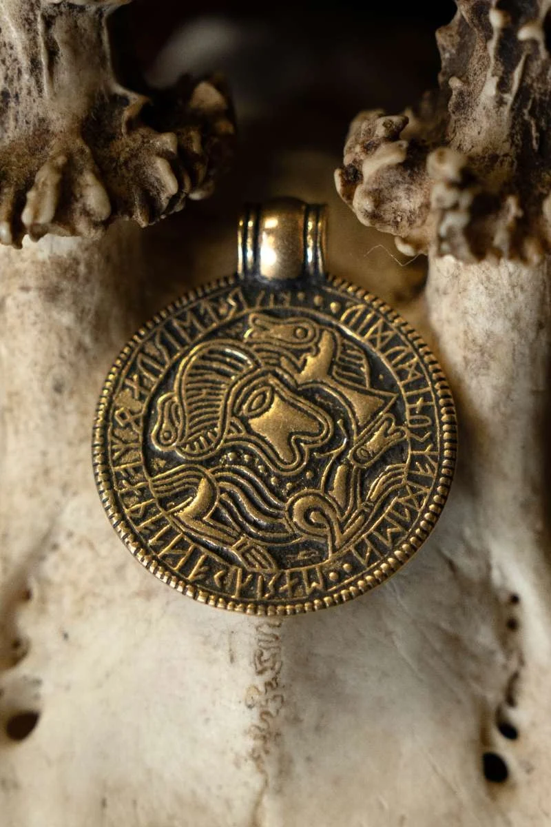 Bracteate amulet Tjurko, brons - Image 4