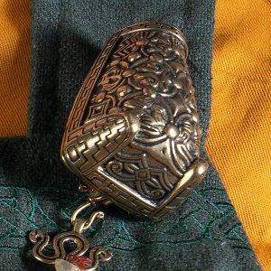 Dierenkop schildpadbroche Gotland, brons