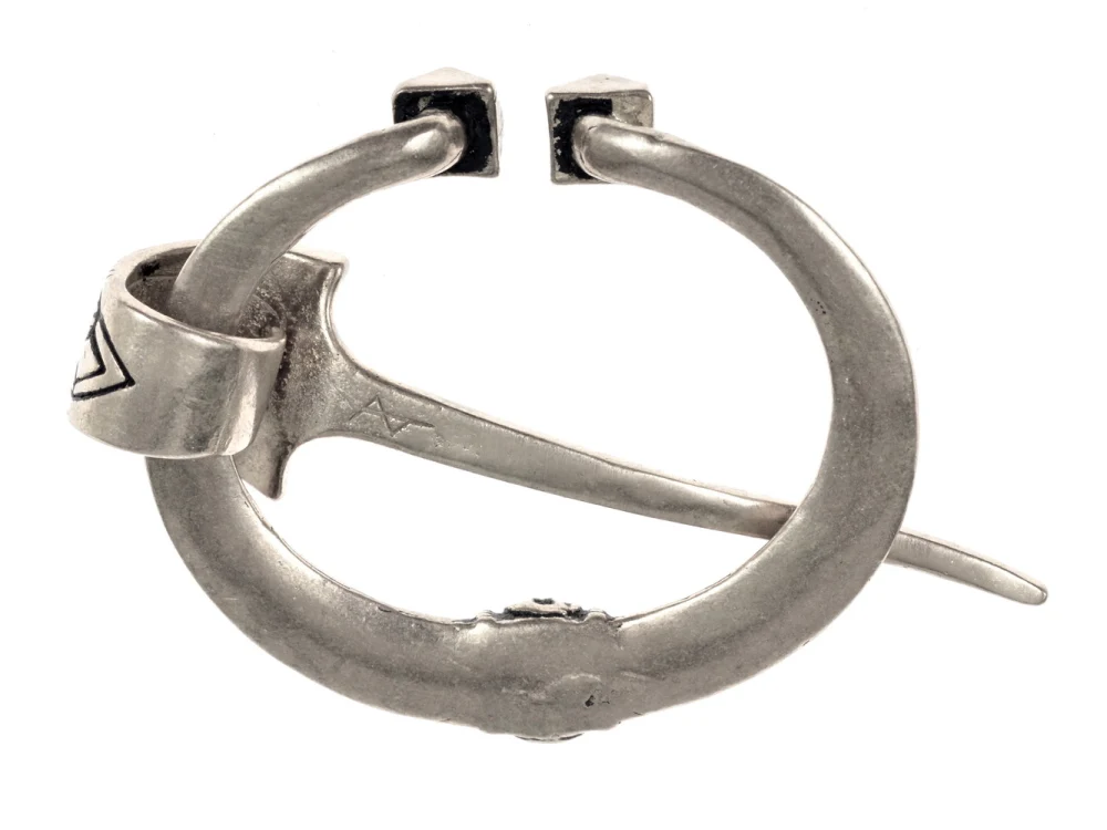 Baltische ringfibula, Kostivere, verzilverd brons - Image 5
