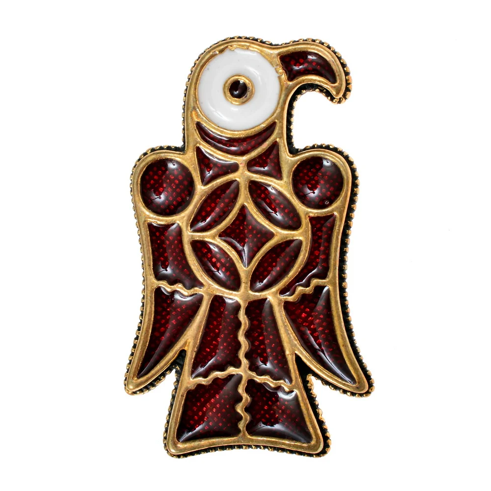 Oostgotische adelaarsfibula, links, verzilverd brons