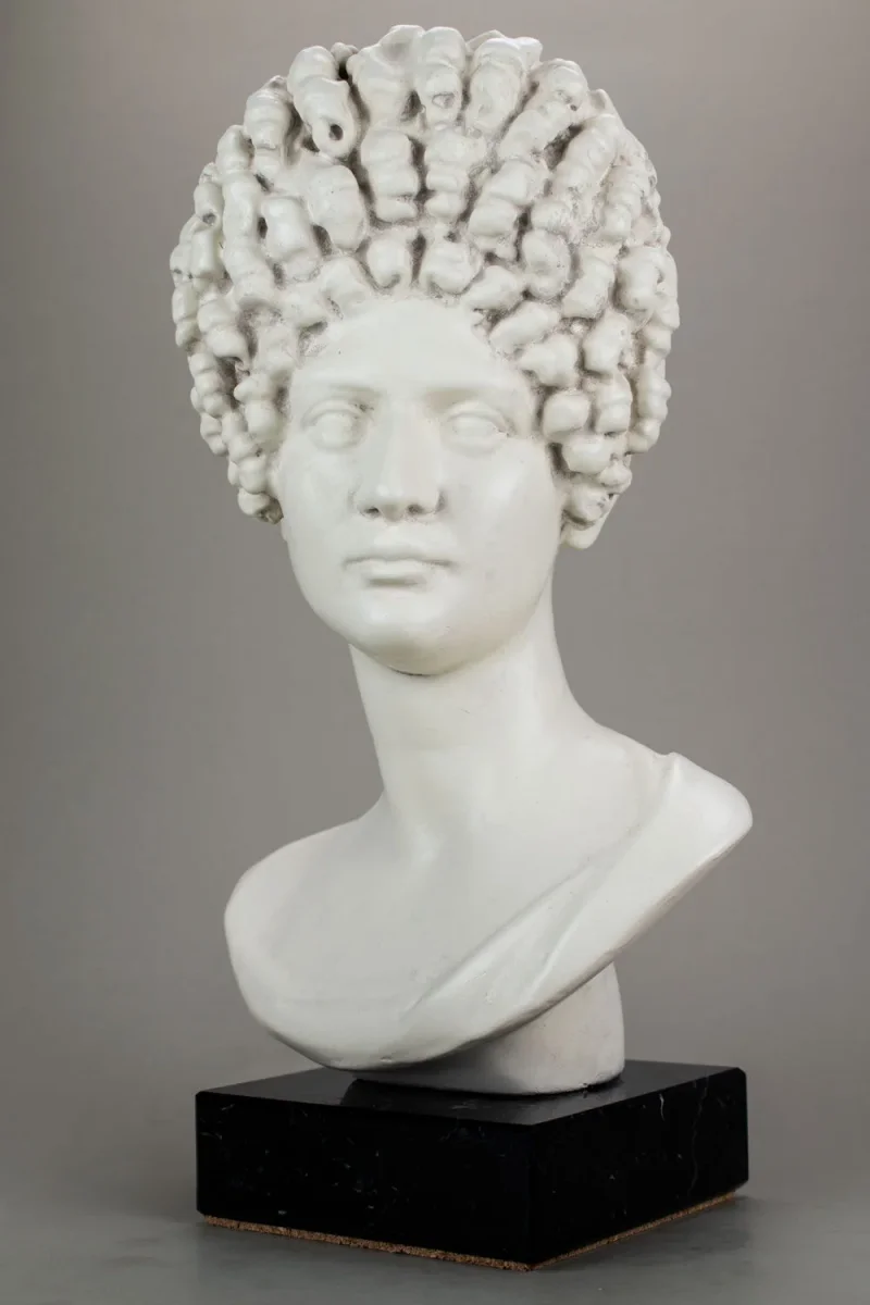 Buste Romeinse vrouw, Flavisch kapsel, Alabastergips
